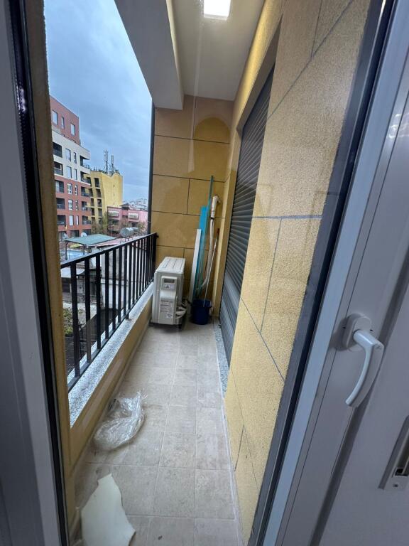 1+1,appena arredato,nuovo edificio vicino alla scuola rossa,550 euro
