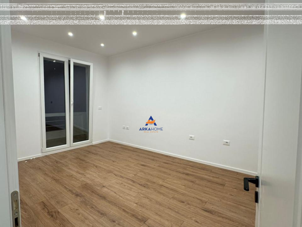 UFFICIO IN AFFITTO 2+1+2 BALCONI "COMUNE DI PARIGI" 750.000 LEKE