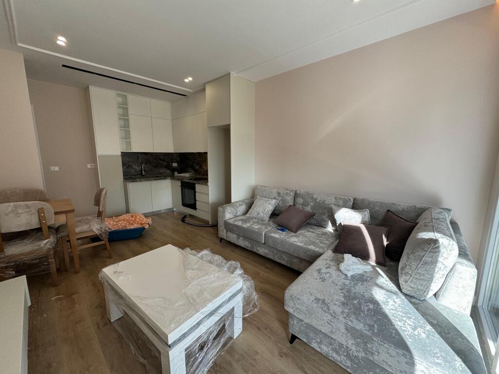 Jepet me qera Apartament 1 +1  I mobiluar dhe pabanuar  Adresa : Don Bosko Trio Tower  Rezidenc  Kati 6  Cmimi 550 mij lek