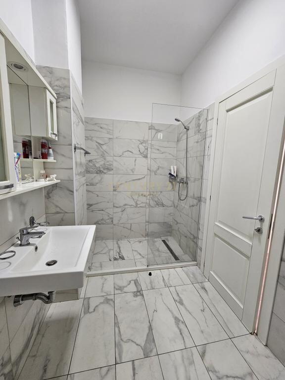 Shitet apartament 3+1+2 në Kompleksin “Delijorgji”
