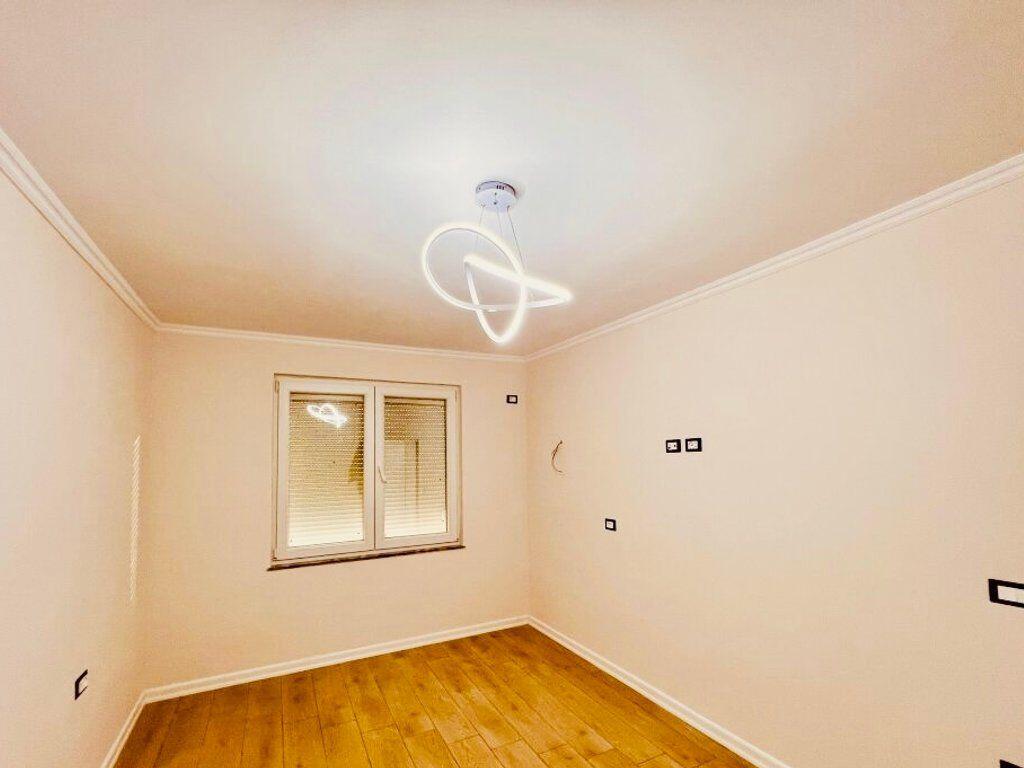 Appartamento 2+1+1 con balcone al Bulevardi Zogu i 1!