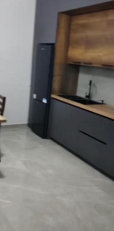 Affittasi appartamento 2+1, Shkoze vicino alla scuola elementare Androkli Kostollari 550 mila lek