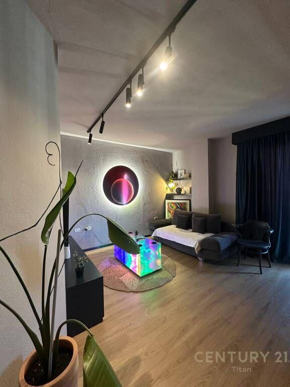 AFFITTASI APPARTAMENTO 1+1+BALCONE IN VIALE "ZOGU I PARE", CENTRO!