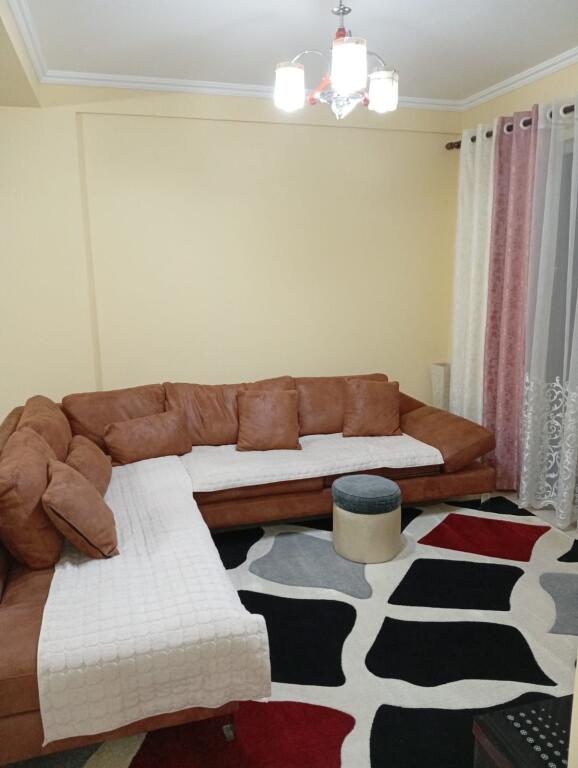 Jepet me qera apartamenti 2+1+2 ne Astir 50.000 Leke