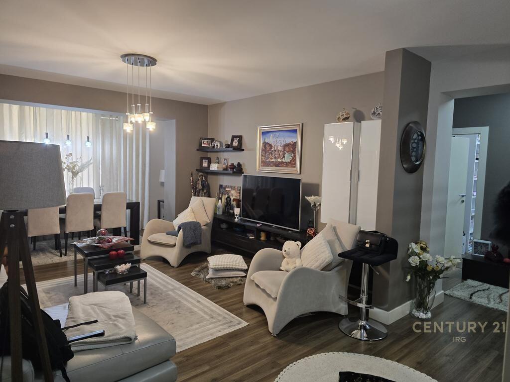 Apartment 3+1+2 for sale in the Blloku area