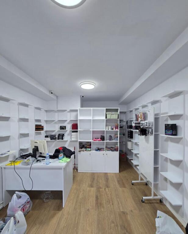 🏢 Shop for sale – Willson Square, Tirana