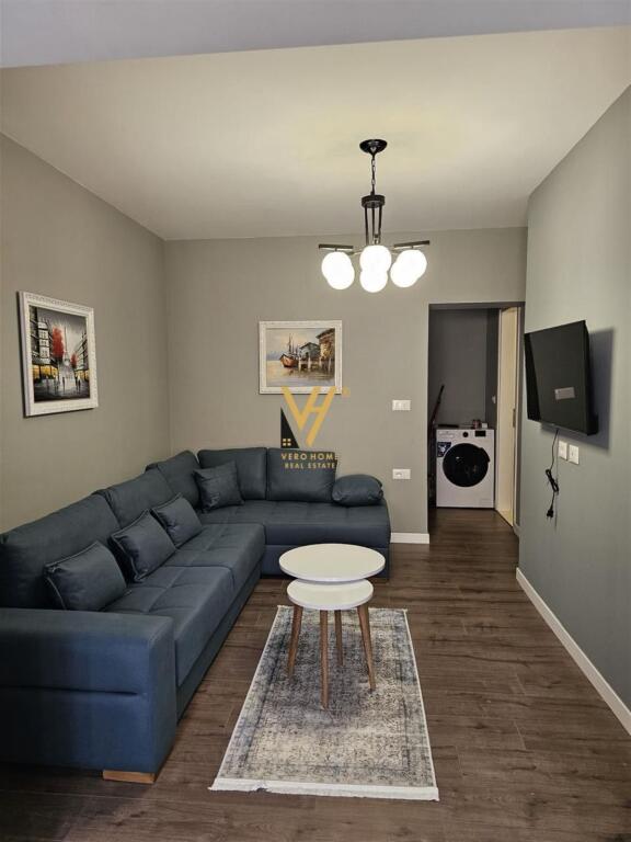 JEPET APARTAMENT 1+1 ME QIRA TE RRUGA FORTUZI 700 EURO