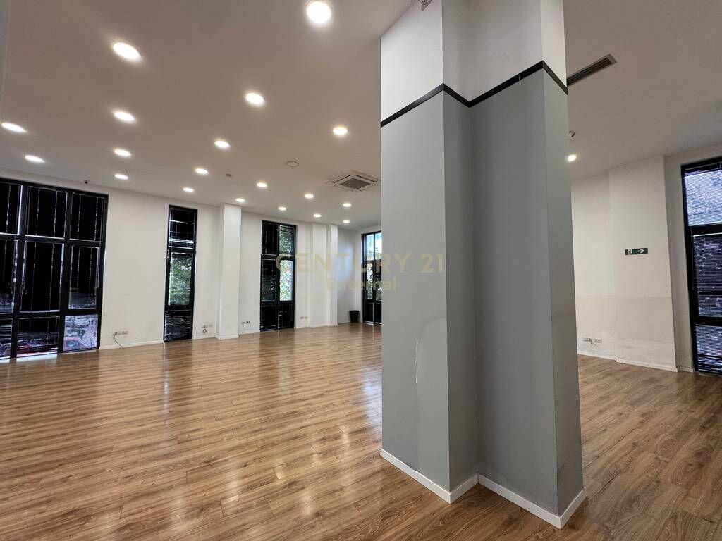 Ambient Biznesi / Zyre me qira tek 'Park Gate', Rruga e Elbasanit 3,000 € /Muaj Sip. Totale  160m2