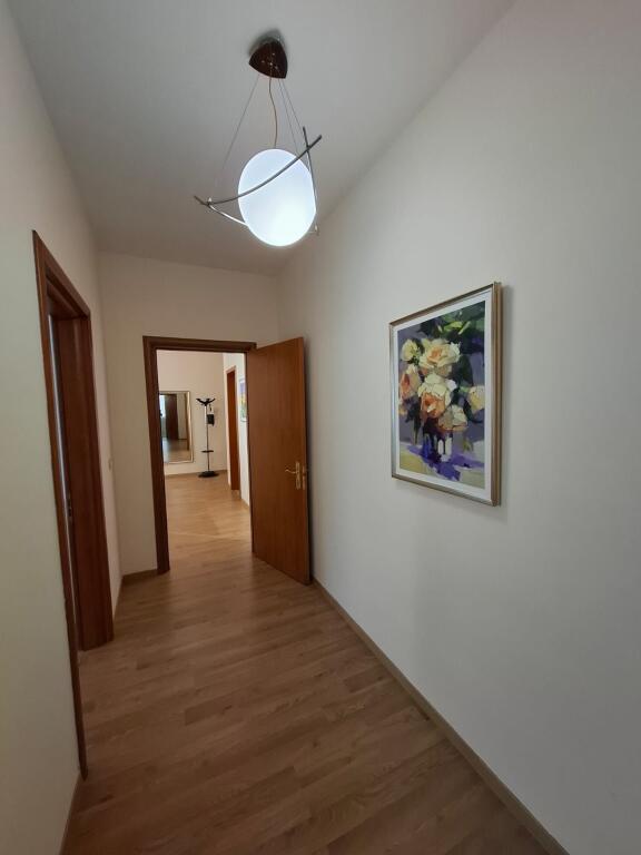 2+1,i mobiluar te kopshti zologjik,cmimi 800 euro me parkim