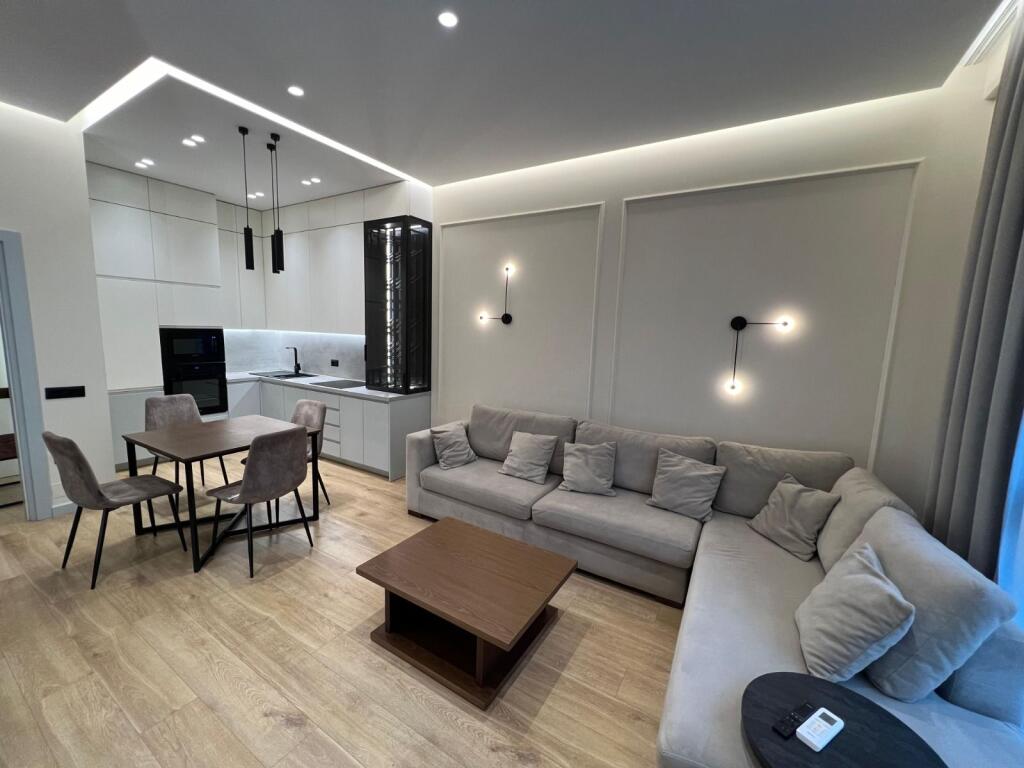 SUPER APPARTAMENTO IN AFFITTO 1+1 A SQUARE 21