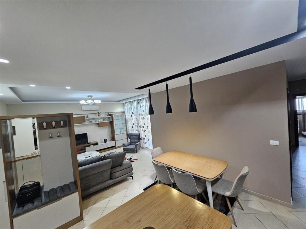 Jepet me qera apartament 2+1 tek Liqeni i Thate