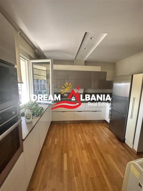 Zyra me qera ne Bllok ,Tirane (ID 42611194).
