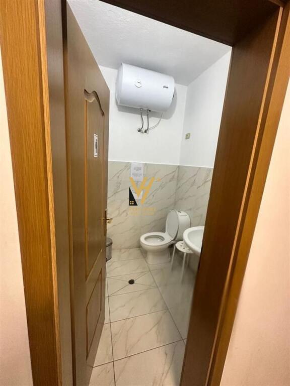 JEPET ZYRE 95 M2 ME QIRA NE BLLOK 250.000 LEKE