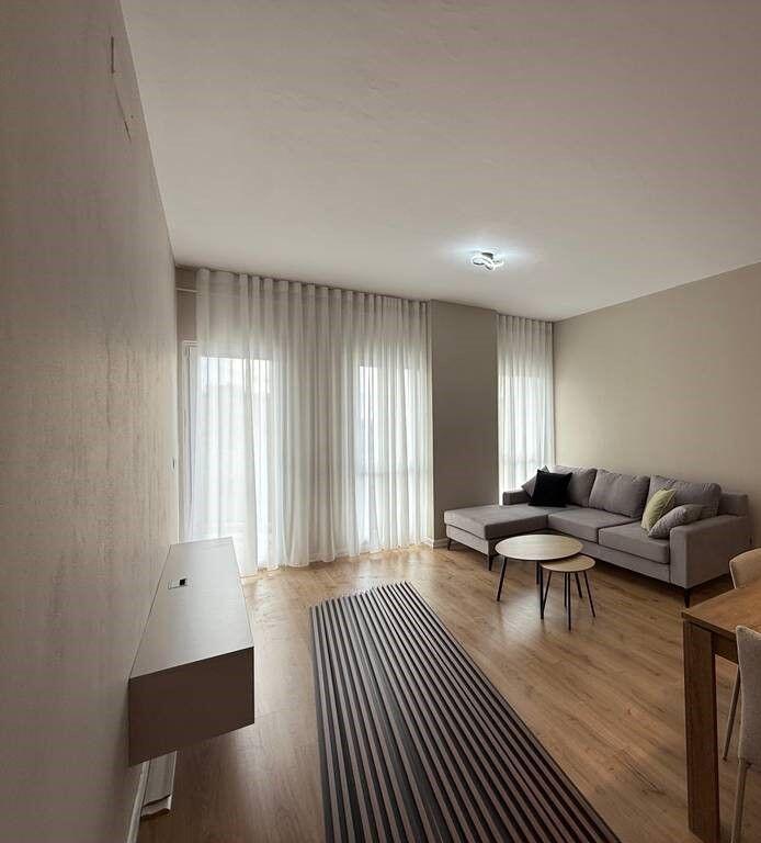 Apartament me Qira 1+1, i Mobiluar Plotësisht – Përballë Ring Center, Zogu i Zi