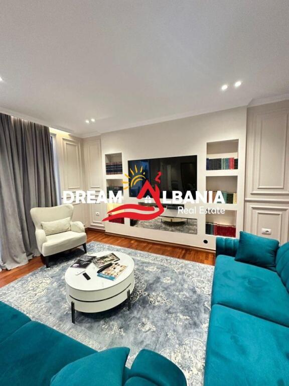Appartamento+veranda in affitto | Attico 2+1+2 via Kavaja (ID 42214491)