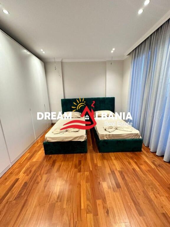 Appartamento+veranda in affitto | Attico 2+1+2 via Kavaja (ID 42214491)