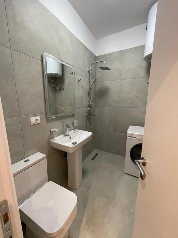 🏡 Shitet Apartament 2+1+2 Tualete – Rruga Dritan Hoxha
