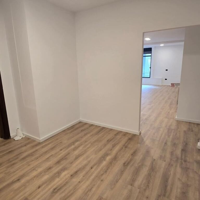 **ZYRË PREMIUM PER QERA 107M2– MYSLYM SHYRI**