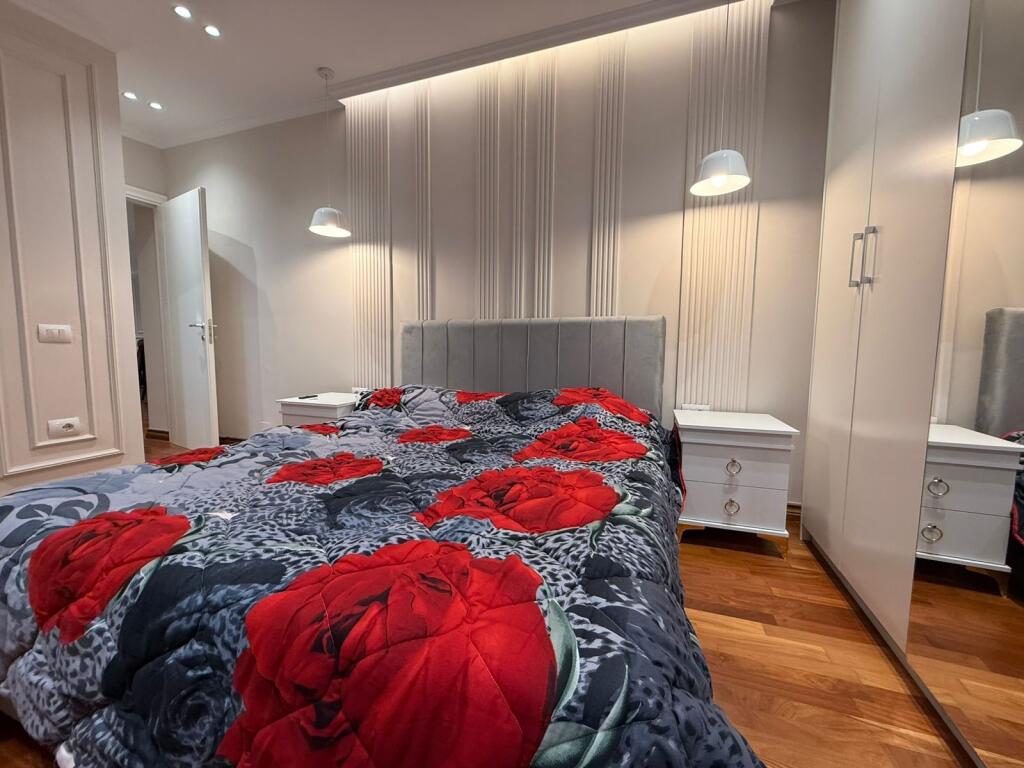 Jepet Penthouse me Qera, Ne Myslim Shur