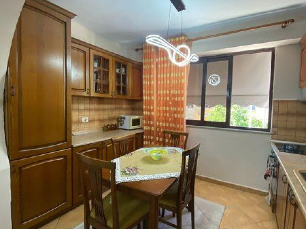 Affitto, Appartamento 2+1, Myslym Shyri, Tirana.