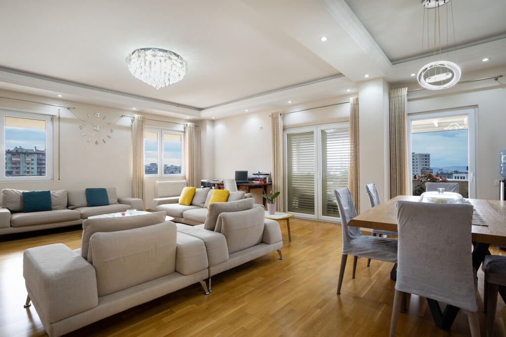 ATTICO IN VENDITA a Fresku – Via Shefqet Kuka, 6º Piano, Superficie Totale: 275 m²