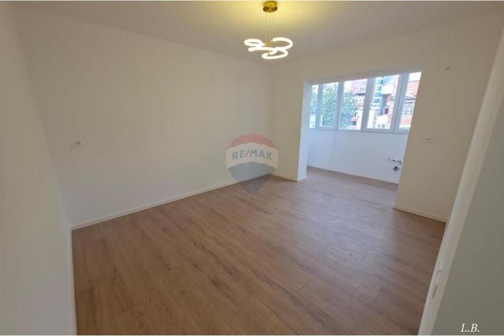 Apartment 2+1 for sale on Kavaja Street