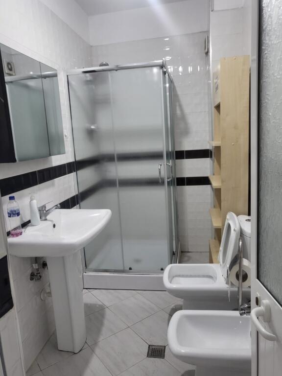 🏢 Apartament me qira – Don Bosko 📍