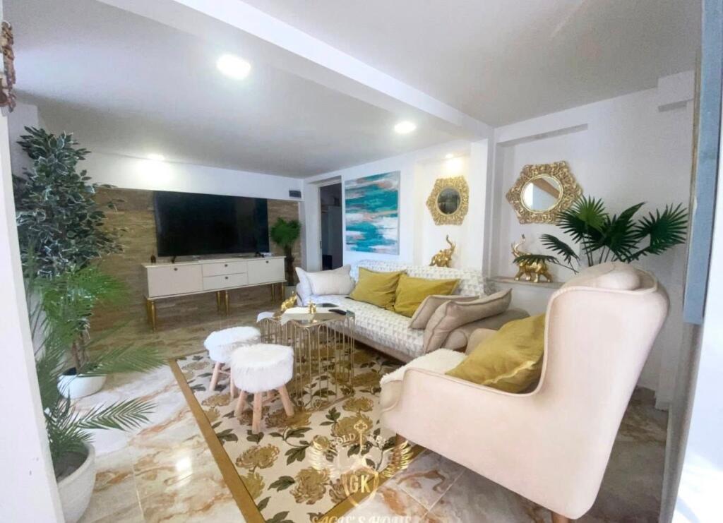 🏡 SHITET 3+1  📍Prestige Resort shume prane detit