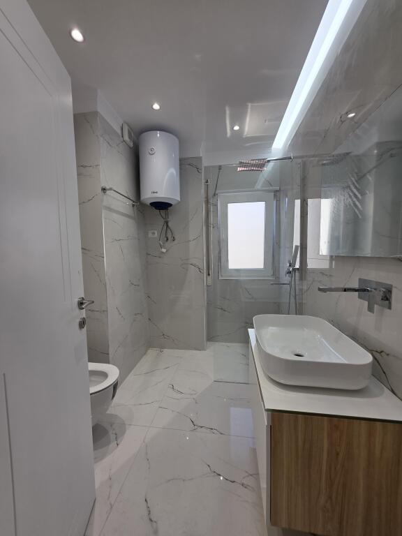 Apartament 2+1+ Parkim tek Rruga e Kavajes!