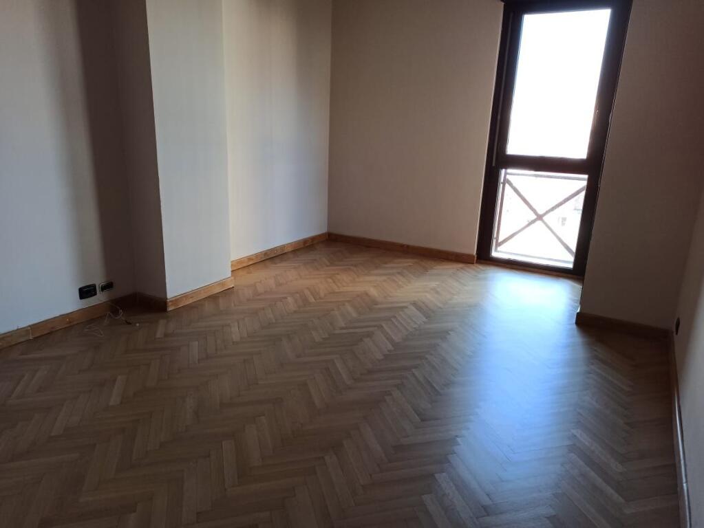 🏢 Zyrë me Qira – Qendër, Tiranë