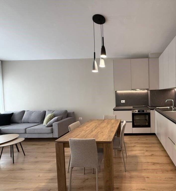 Apartament me Qira 1+1, i Mobiluar Plotësisht – Përballë Ring Center, Zogu i Zi
