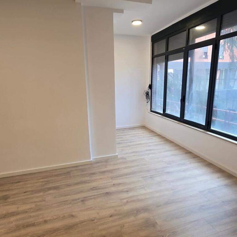 **ZYRË PREMIUM PER QERA 107M2– MYSLYM SHYRI**
