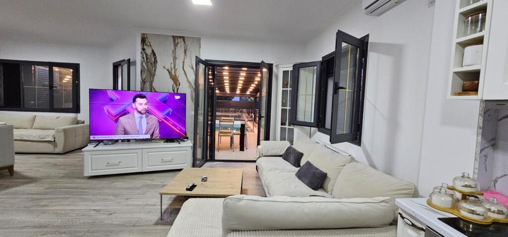 FOR SALE 2-STORY VILLA WITH POOL NEAR HOTEL GRINT GOLEM DURRES