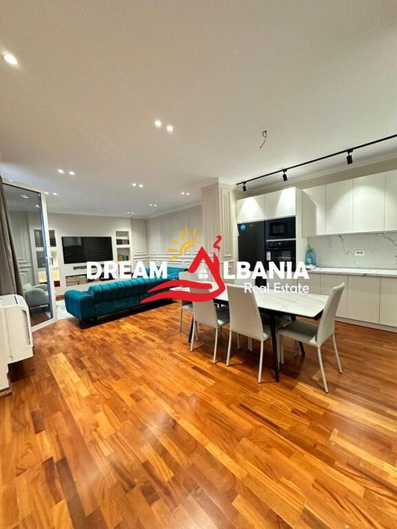Appartamento+veranda in affitto | Attico 2+1+2 via Kavaja (ID 42214491)