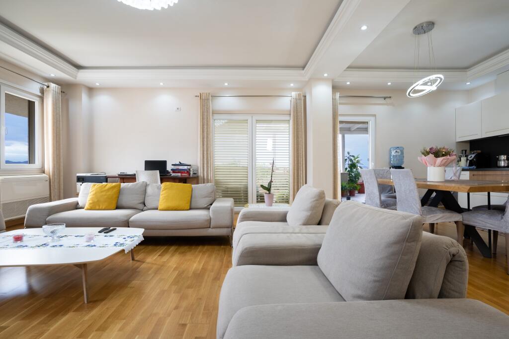 ATTICO IN VENDITA a Fresku – Via Shefqet Kuka, 6º Piano, Superficie Totale: 275 m²