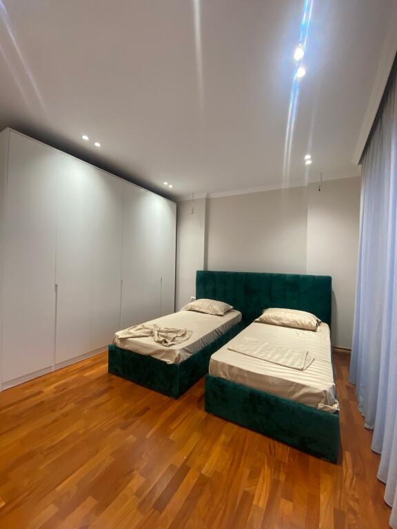 Jepet me qira Penthouse modern 2+1+2+verande+ Post Parkimi 📍Rruga e Kavajes