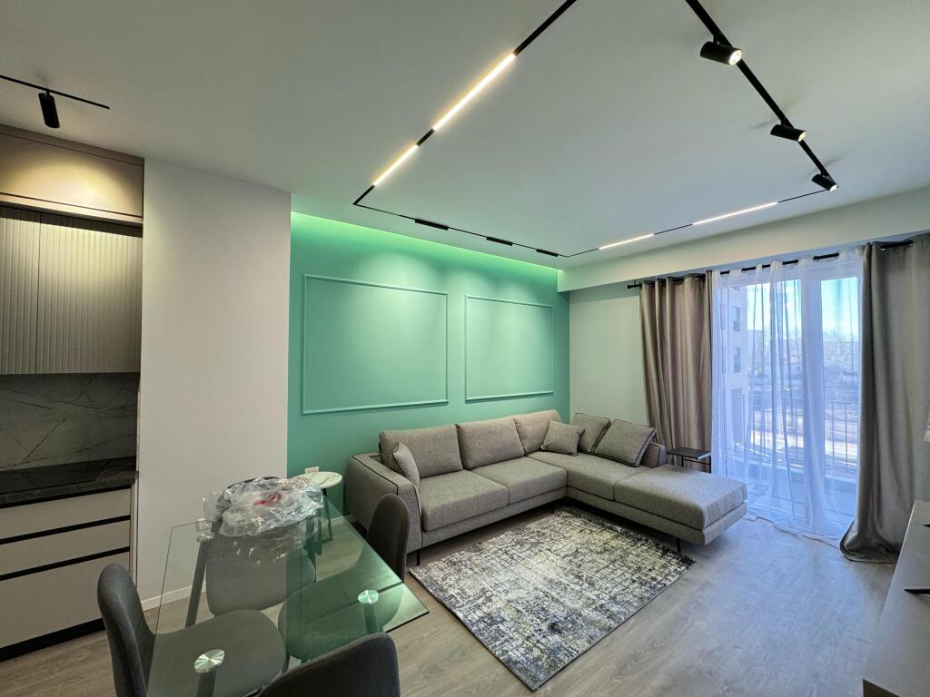 Jepet me Qira Super Apartament 2+1+2 – Kompleksi IBN, Ish-Fusha e Aviacionit  📍 Vendndodhja: Ish-Fusha e Aviacionit, Kompleksi IBN 🏢 Kati: 2 (pallat i ri, ndërtim 2024, me ashensor) 📐 Tipologjia: 2 dhoma gjumi + sallon + 2 tualete 🚗 Post parkimi me kosto ekstra: 70€/muaj 🛋️ Apartamenti është i sapo arreduar me punime cilësore 💶 Çmimi qirasë: 750€/muaj   📞 Për më shumë informacion ose për një vizitë, kontaktoni në