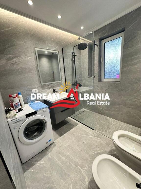 Appartamento+veranda in affitto | Attico 2+1+2 via Kavaja (ID 42214491)