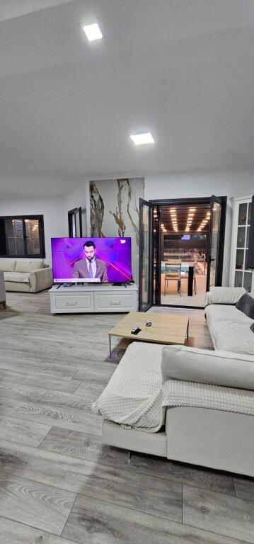FOR SALE 2-STORY VILLA WITH POOL NEAR HOTEL GRINT GOLEM DURRES