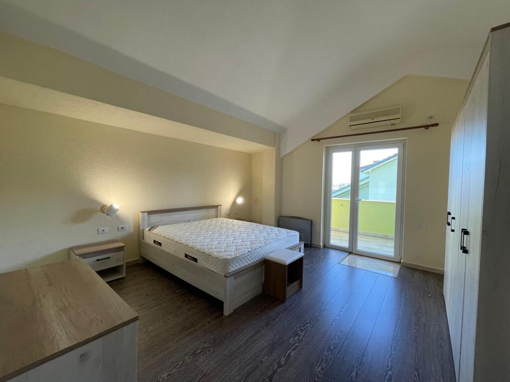 Apartament 3+1 per shitje tek Liqeni i Thate.
