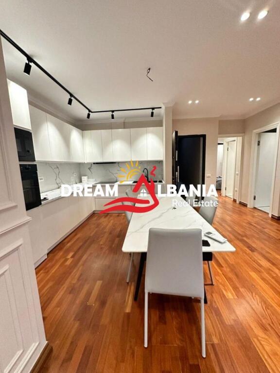 Appartamento+veranda in affitto | Attico 2+1+2 via Kavaja (ID 42214491)
