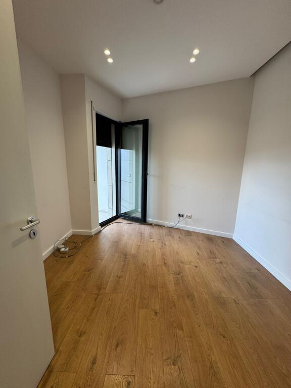 🏢 Zyrë me Qira – Bulevardi “Zogu i Parë”, Qendër, Tiranë