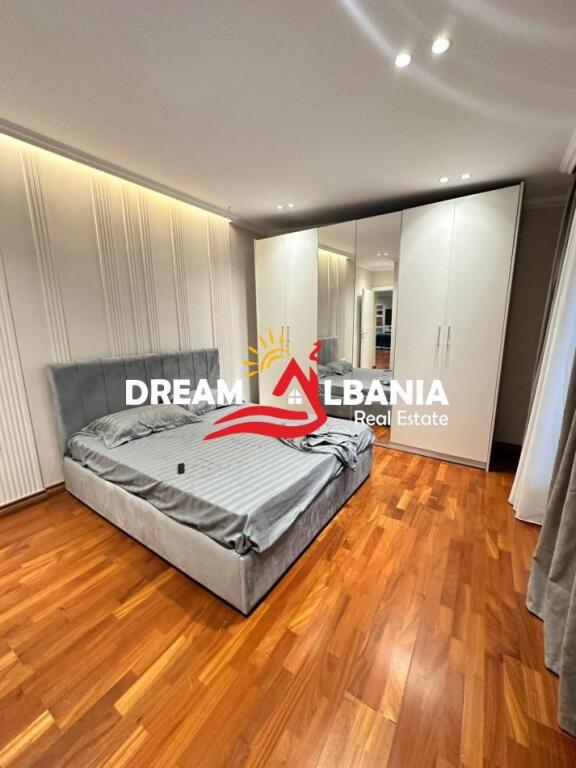 Appartamento+veranda in affitto | Attico 2+1+2 via Kavaja (ID 42214491)