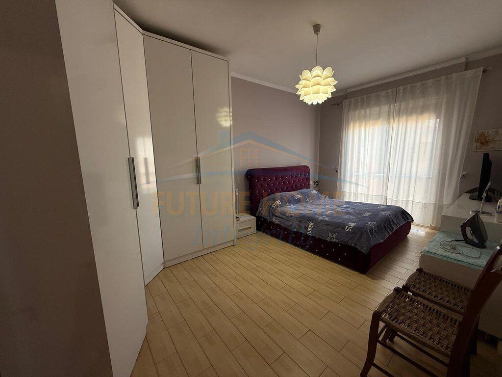 Shitet, Apartament 2+1, Pazari i Ri, Tiranë.