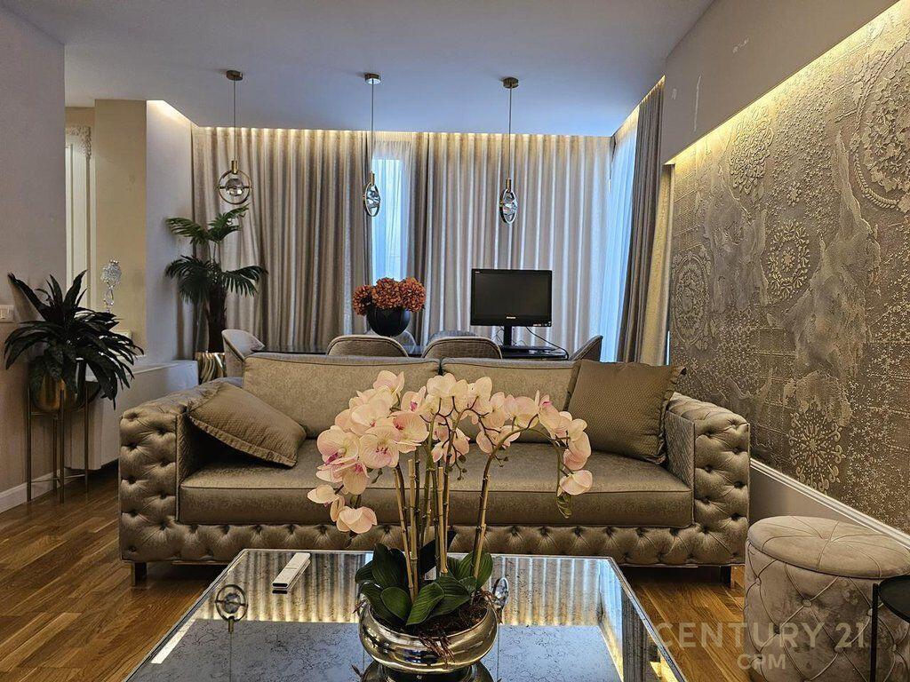 Lussuoso appartamento 3+1 in affitto vicino al "Parco dei Leoni", via Elbasani!