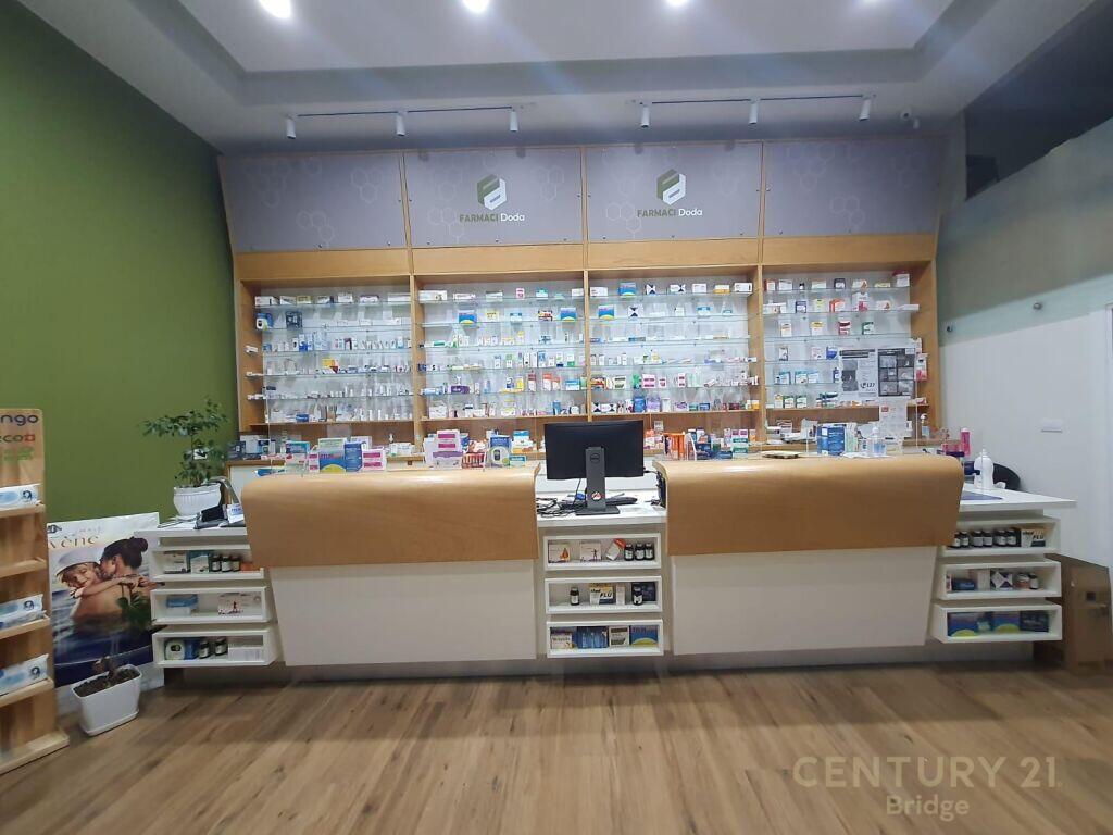 FARMACI ME QIRA PRANE RRUGES SE KOSOVAREVE