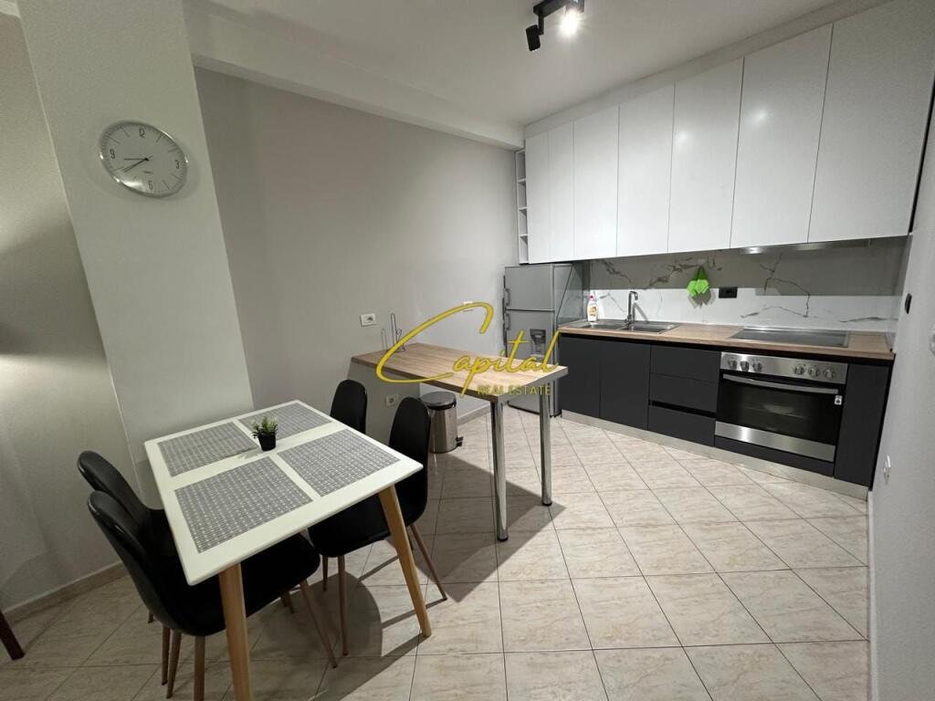 APARTAMENT ME QERA 1+1 RRUGA E KAVAJES 65.000 LEKE