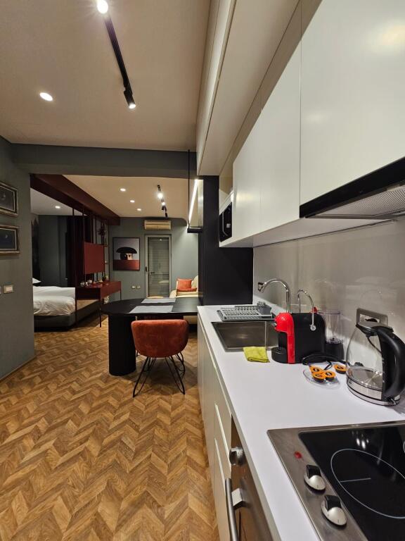 Studio apartment, Bllok!
