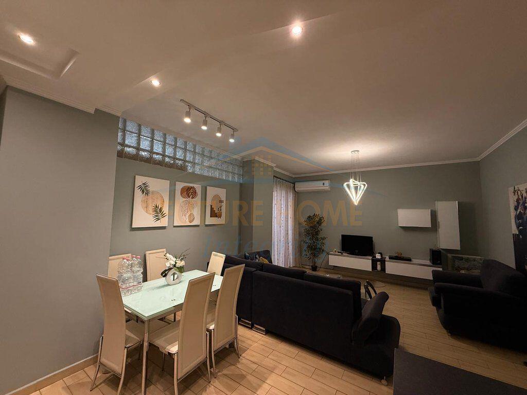 Shitet, Apartament 2+1, Pazari i Ri, Tiranë.
