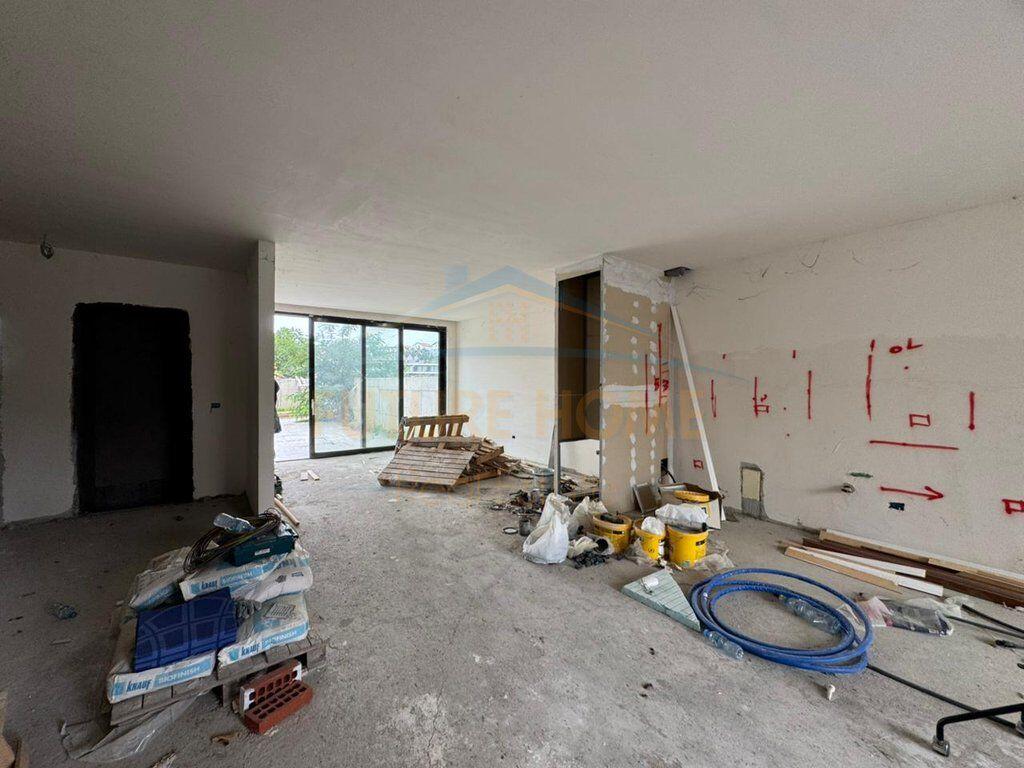 Villa di 3 Piani in Vendita +1 Piano Seminterrato, Primavera Residence, Mjull-Bathore
